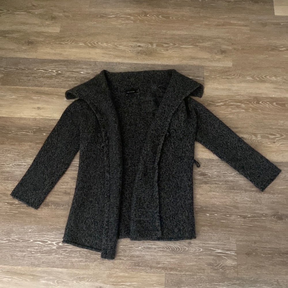 dark grey cardigan 🦭